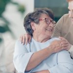 Gode hjelpemidler for eldre gir trygghet og livskvalitet